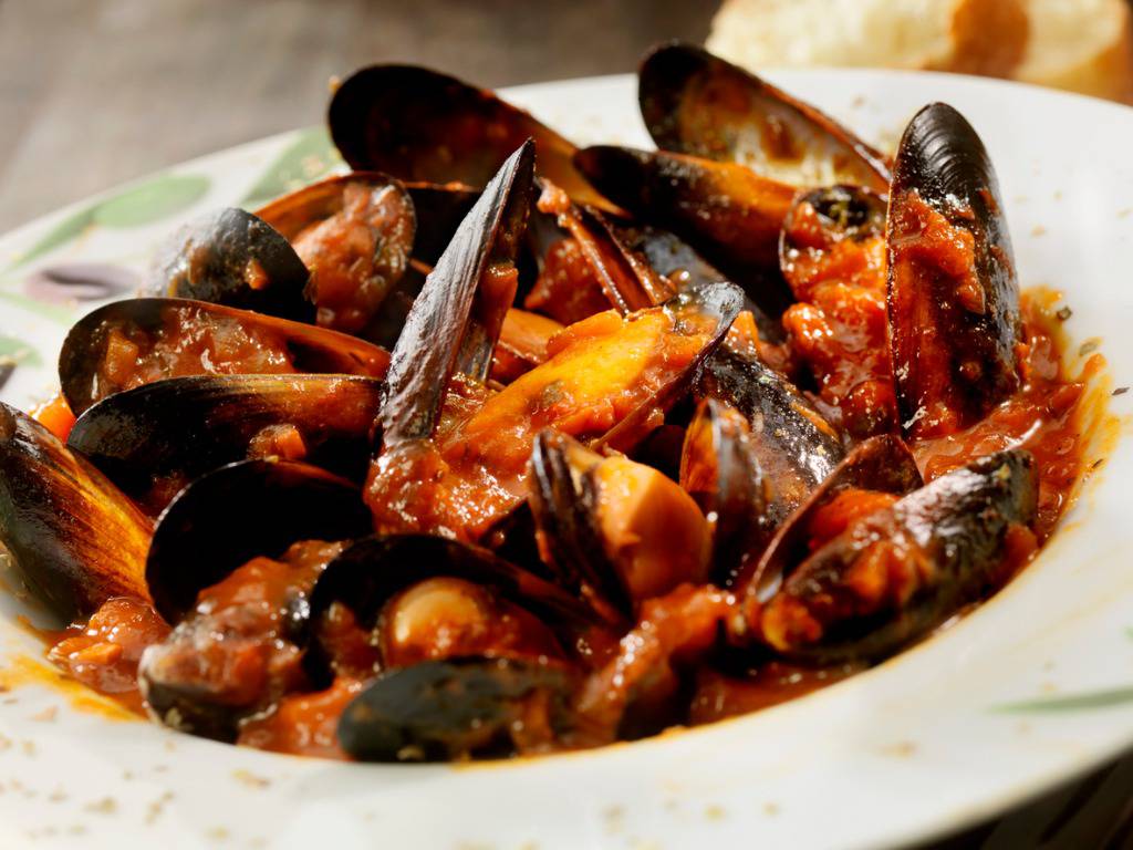 mussels-in-tomato-sauce-picture-id509234657